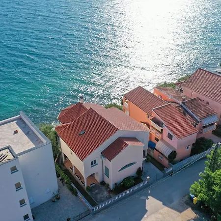 Kiara Apartment